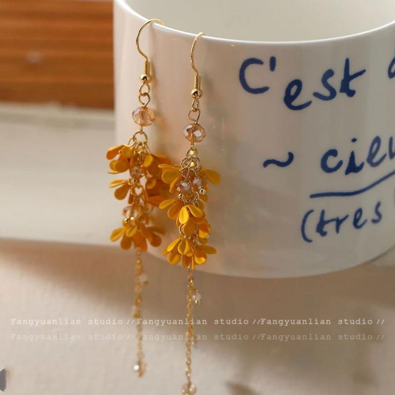 

Summer flower glass fringed earrings fashionable versatile niche ear hooks light luxury temperament high-end earrings women