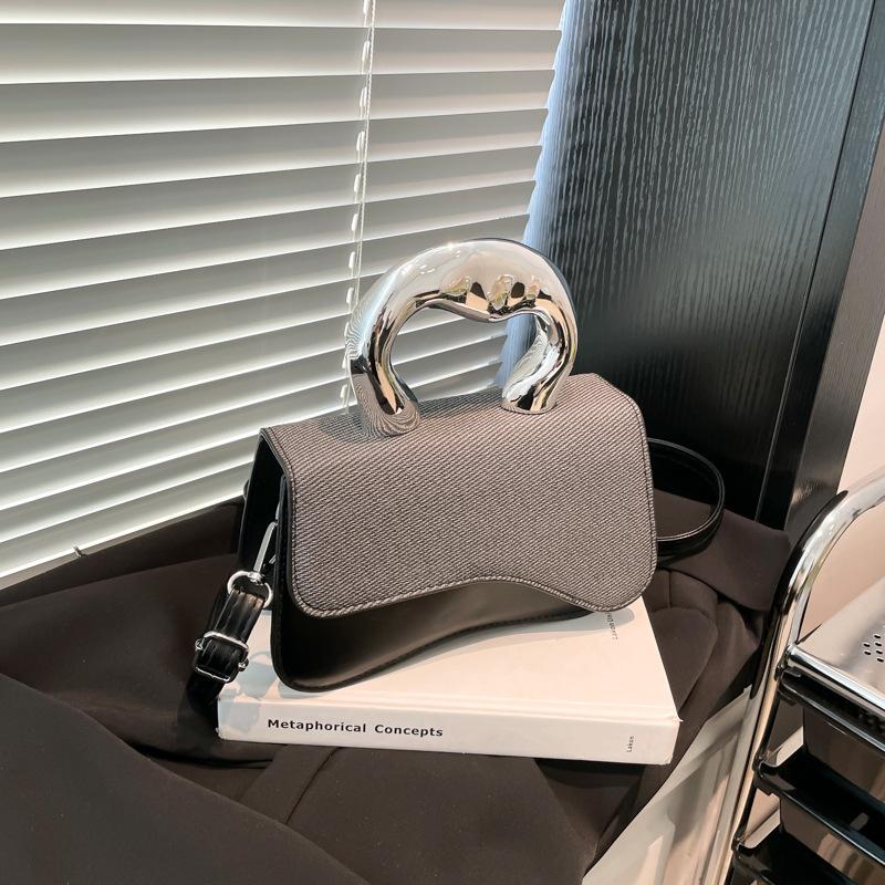

Niche design handbag bag women s high-end commuter bag shoulder messenger bag simple versatile bag чёрный