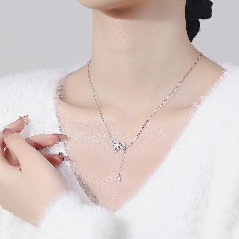 Light Luxury Flash Diamond Cherry Blossom Necklace Female Ins Sweet Flower Neck Chain Fringed Water Drop Collarbone Chain