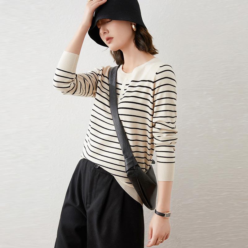 Striped long-sleeve knit top for women, 2026 spring and autumn new style, short Korean version, loose casual inner sweater