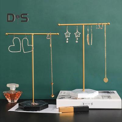 Expositor de joyas de metal en forma de T, soporte para collares con base estable, estante de almacenamiento para collares y pulseras, organizador de joyas