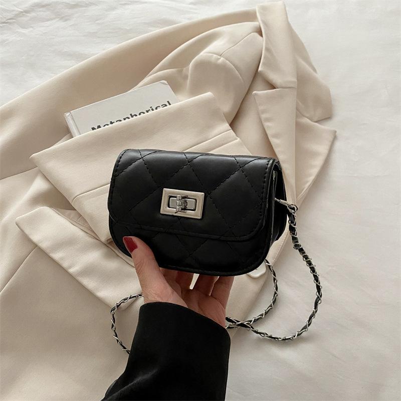 Chic Mini Chain Shoulder Bag Fashionable Small Faux Leather Crossbody Purse for Women