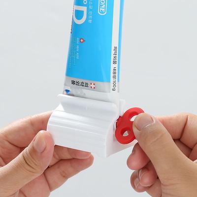 Home Dispenser di dentifricio Spremiagrumi Accessori per il bagno Supporto per sedile per dentifricio Supporto per ruotare lo spremiagrumi creativo per dentifricio