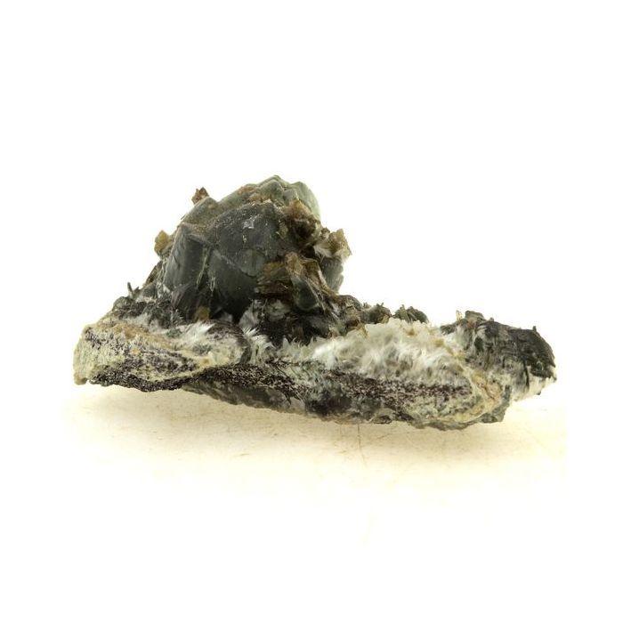 Pierres et Minéraux. Prehnite. 70.5 ct. La Combe de la Selle, St Christophe-en-Oisans, Isère, France.