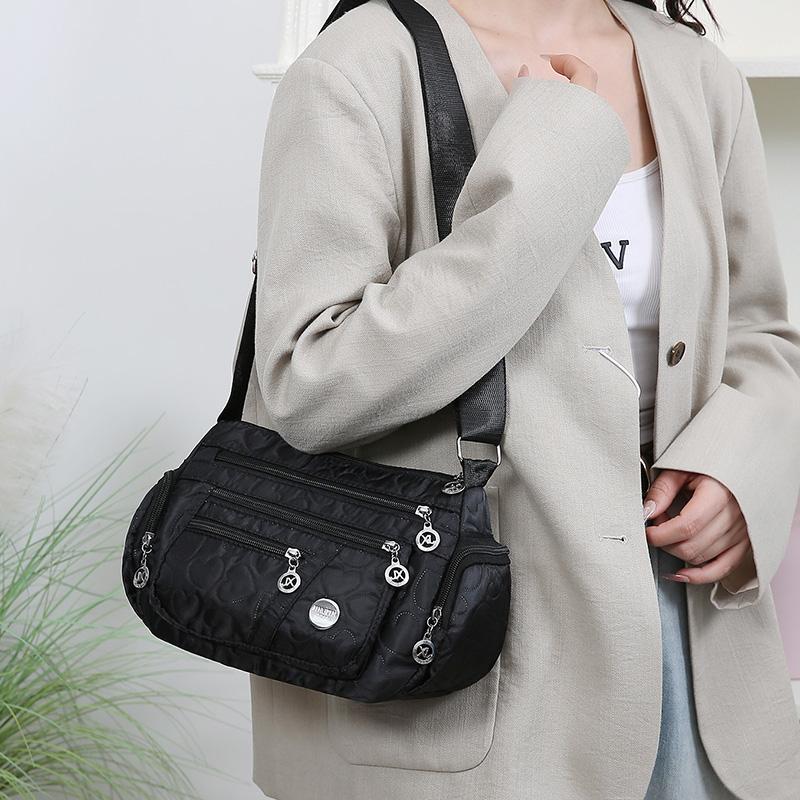 Bag Women's Large Capacity Shoulder Bag Waterproof and Wear Resistant Multi Pocket Commuter Leisure Outdoor Crossbody Bag