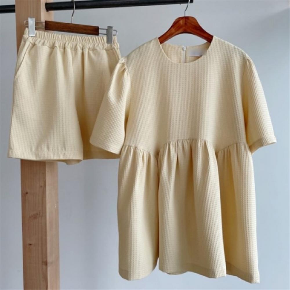 New Arrivals Open Run Women Frill Blouse And Shorts Set