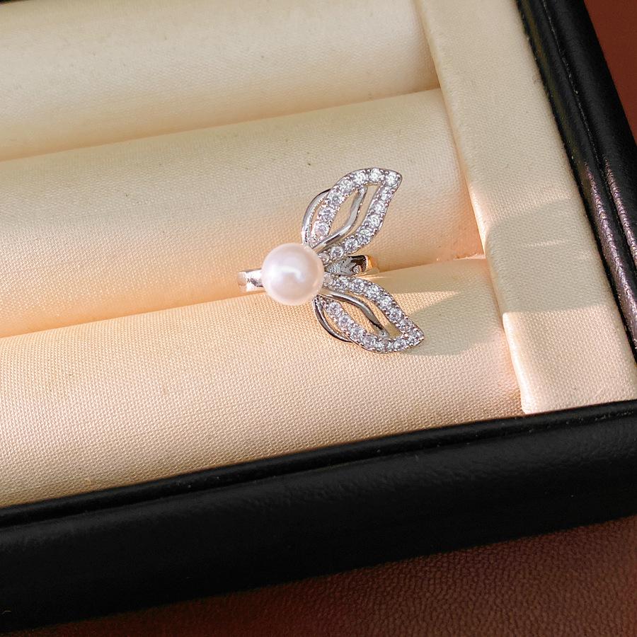 Zircon Pearl Fishtail No-Piercing Ear Cuff – Fashionable, Luxury Temperament Design