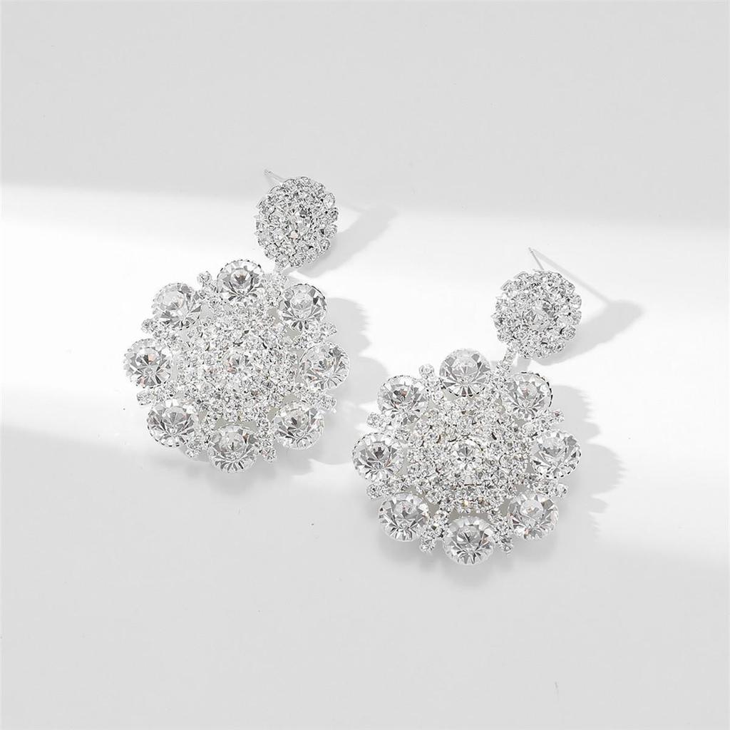 Exquisite High-End Snowflake Diamond Stud Earrings: Stylish and Elegant