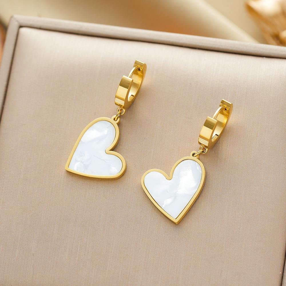 Loving Heart Mother Of Pearl Titanium Steel Necklace Women Simple Elegant Pendant Jewelry Luxury Minimalist