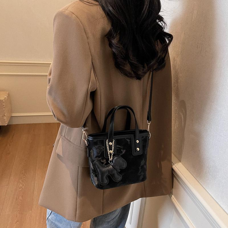 Small Bag Women's New Versatile Shoulder Messenger Bag Fashionable Portable Bucket Bag