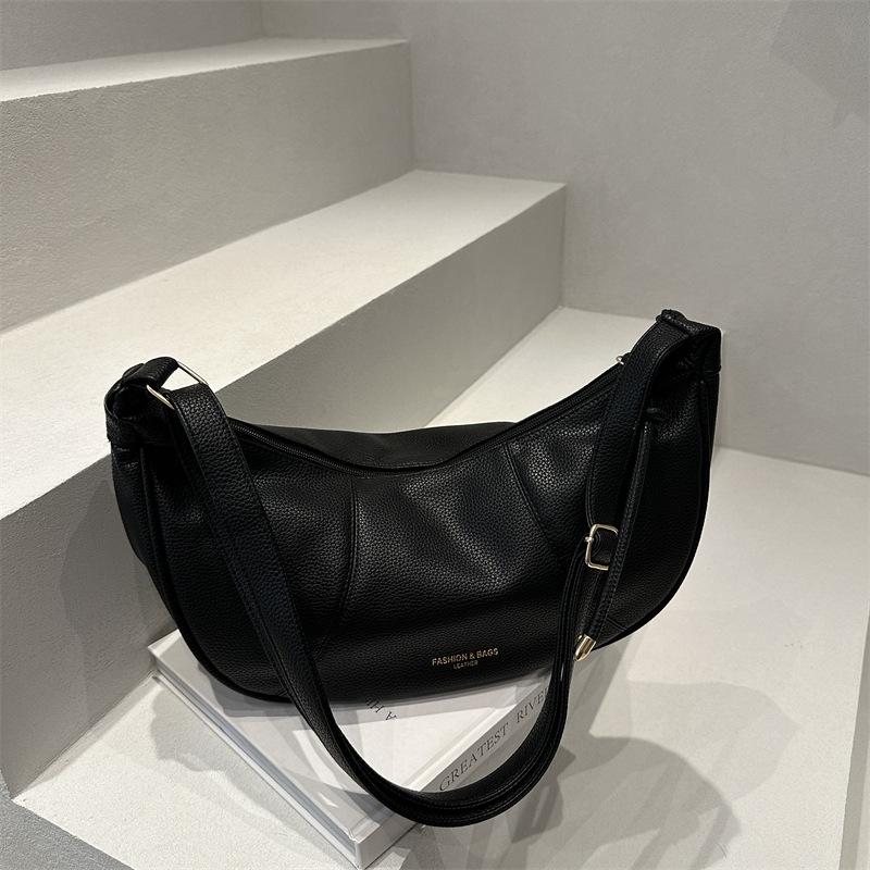 

Large-capacity bag women s 2025 new versatile spring and summer crossbody bag casual niche design fashion commuter dumpling bag