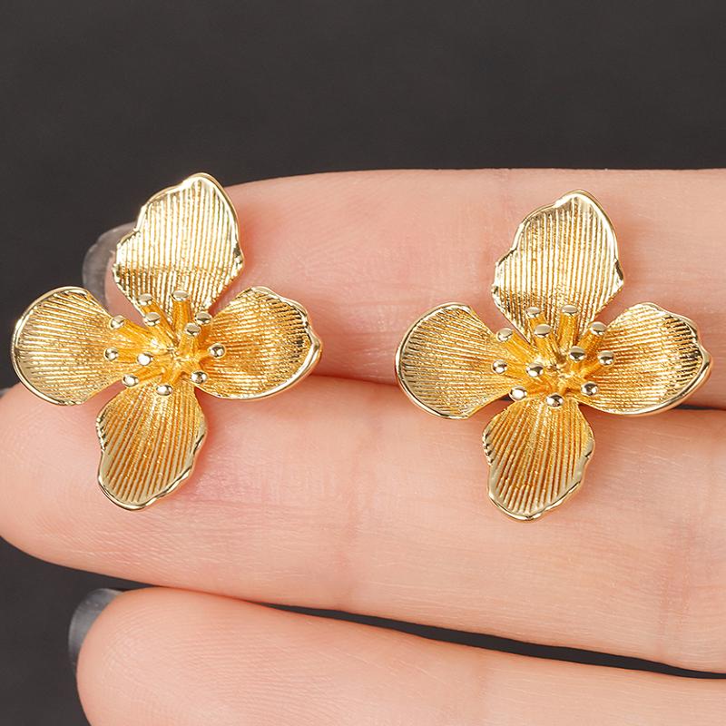 Gold Color Metal Flower Earrings for Women Wedding Party Exquisite  Accessories Simple Stylish Anniversary Jewelry Gift