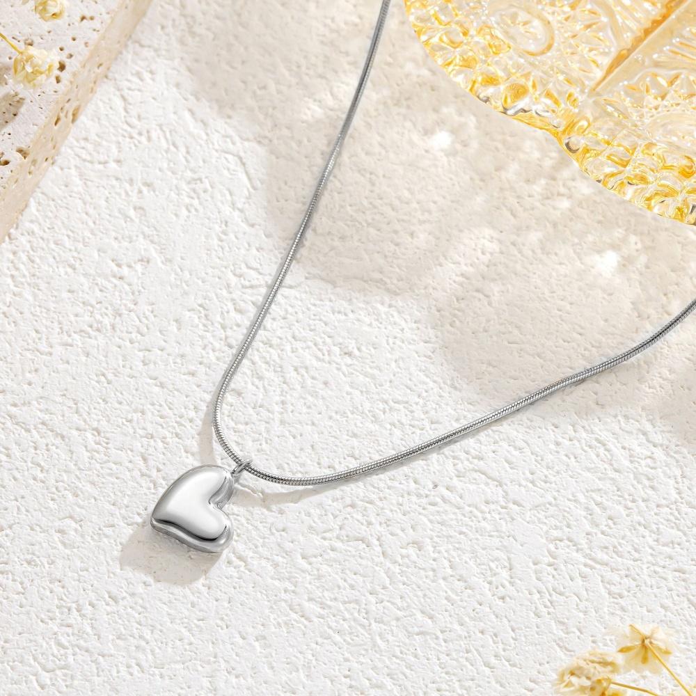Stainless Steel Love Heart Pendant Necklace For Women Fashion Ladies Gold Color Clavicle Chain High Quality Jewelry Gifts New In