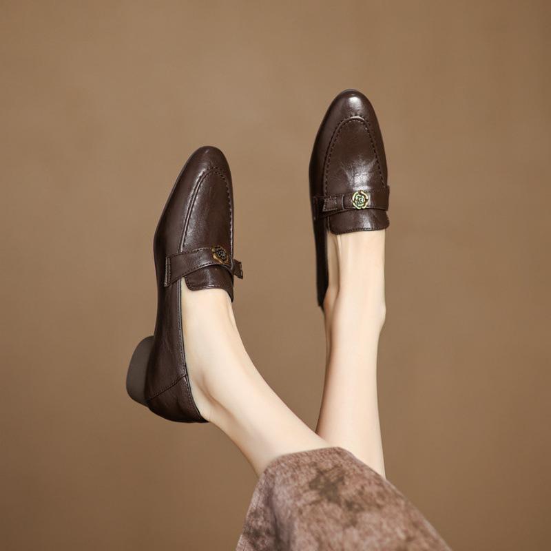 

Новые женские маленькие кожаные туфли, одна педаль, легкий верх, толстая подошва, нескользящие повседневные женские туфли, удобные однотонные ленивые туфли для женщин 39 коричневый