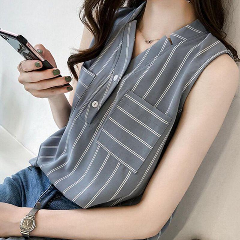 Dámská vesta s výstřihem do V a jednořadým zapínáním na knoflíky, košile s pruhovaným potiskem, plisovaná bez rukávů, slim střih, šifonové topy