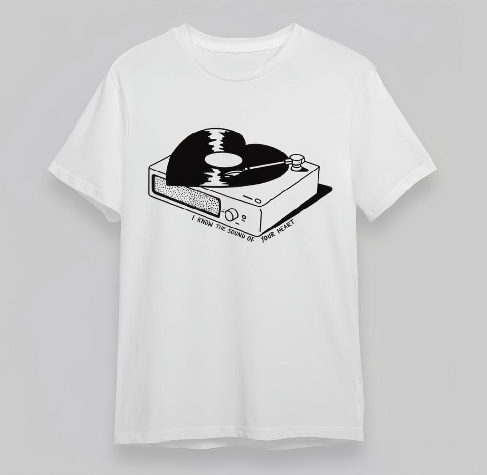 

Women s Unisex White Tee With Retro Vinyl Heart Cotton Music Graphic Plus Size L