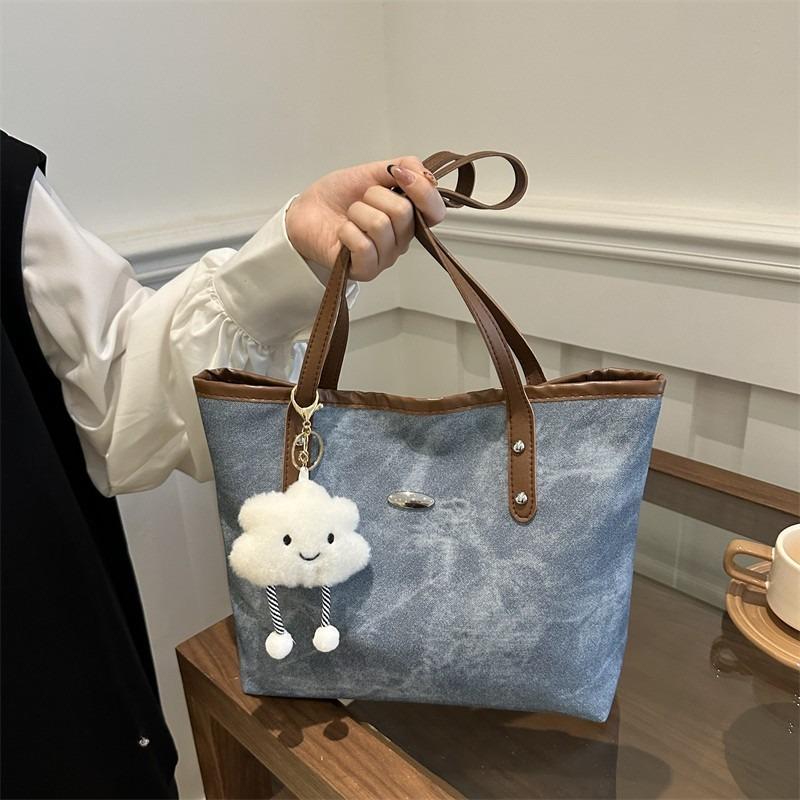 Simple casual portable shoulder bag for women going shopping, large-capacity underarm bag, college student class tote bag