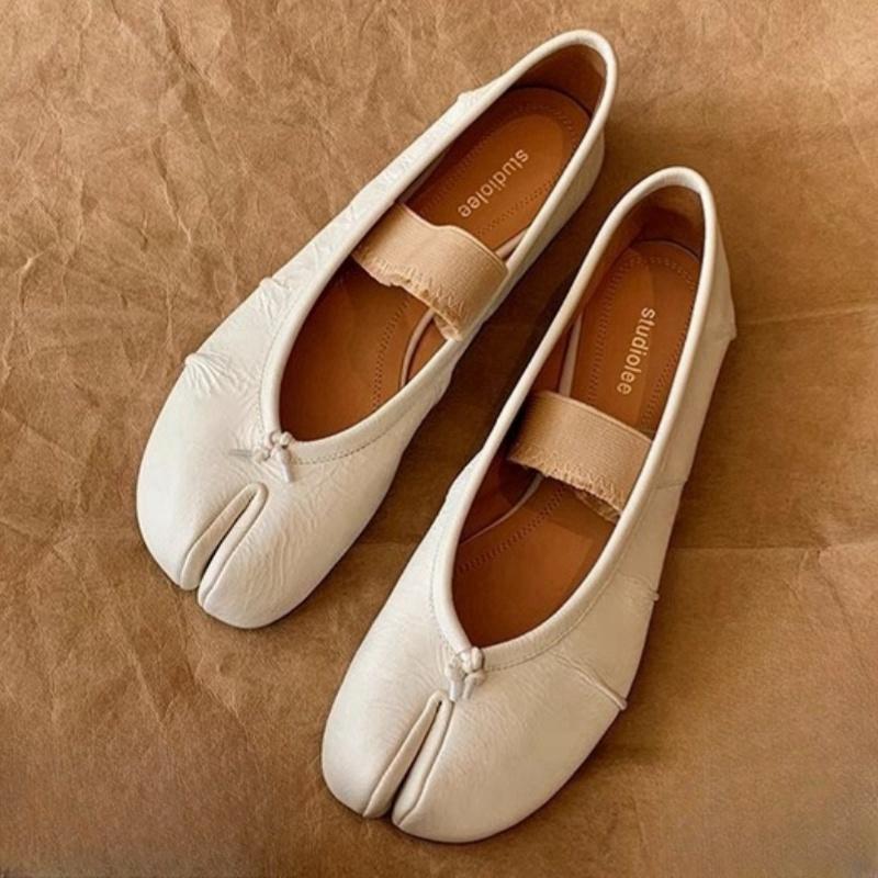 Fashion Retro Round Split Toe Flat sneaker designer shoes Women Casual Loafer Soft Moccasin Fashion Tabi Ninja Mary Jane ballet shoes