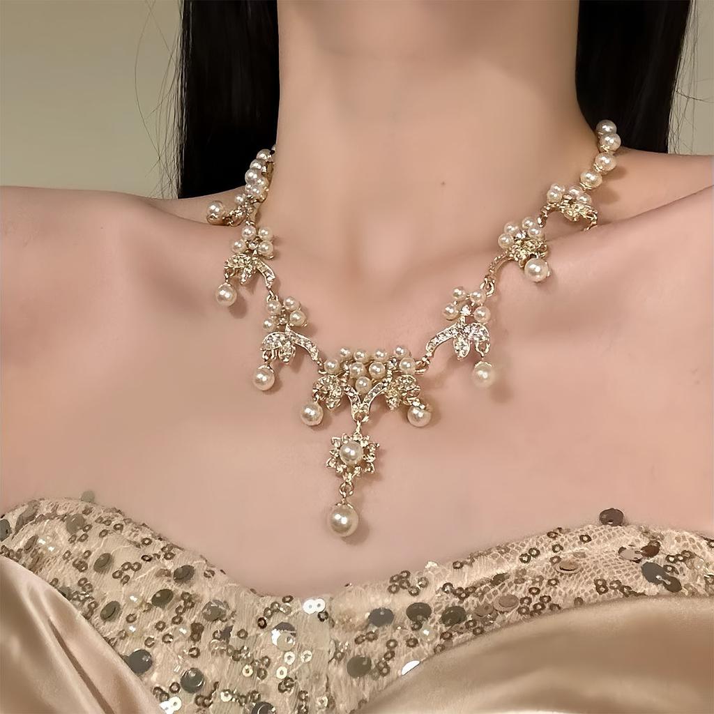[Banquet lady] Champagne super flash gold pearl necklace earrings set retro court style collarbone chain