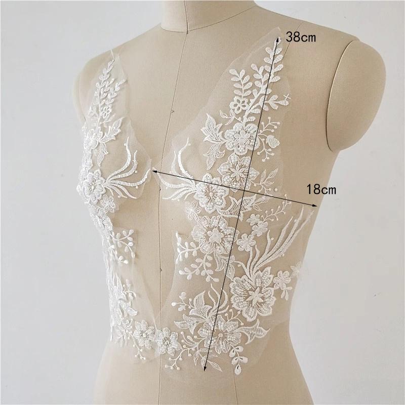 1 Pereche Decoratiuni Rochii De Mireasa Albe Decorate Cu Flori Albe De Dantela 38*18cm