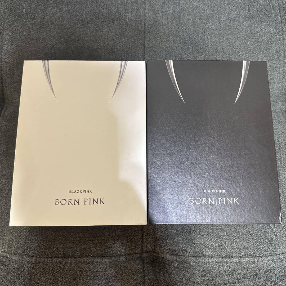 

[USED] BLACKPINK BORN PINK Album/Black and White 2-Disc Set