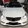 Para Mercedes Benz Clase E W207 C207 Coupé 2009-2012 Labio Divisor Spoiler Delantero Negro Mate Brillante Aspecto Fibra de Carbono