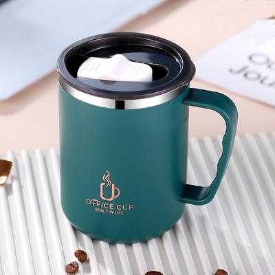 500ml/17oz 304 Paslanmaz Çelik Su Şişesi Çift Katmanlı Kahve Kupası Plastik Kapaklı ve Saplı Süt Kupası