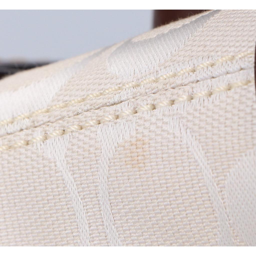 Coach 10296 Soho Signature Canvas One Shoulder Bag White / brownUsed