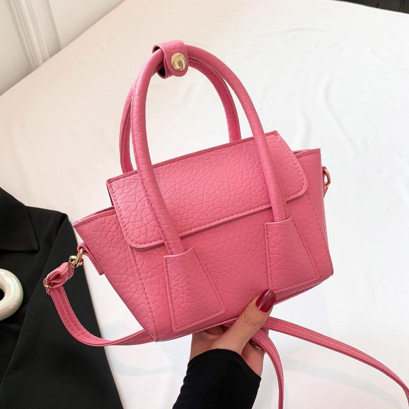 

Chic And Versatile Mini Crossbody Bag For Women Retro Design With Magnetic Closure Ideal For Everyday Carry рожевий