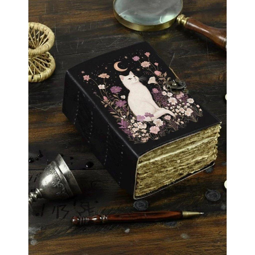 

Кожаный журнал Гримуара: Книга Теней с принтом кошки, Магический кожаный журнал, Книга заклинаний, Магический журнал с кошкой, Подарки на Хэллоуин 7 x 5 in - 200 Sheet