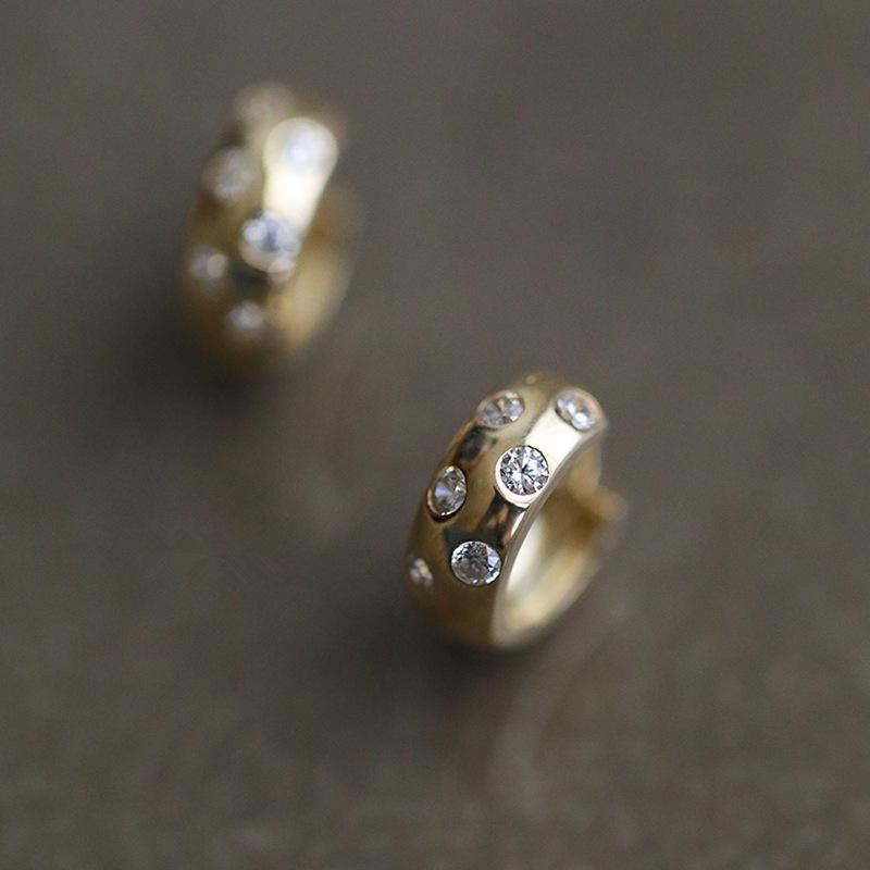 2025 new simple commuter daily earrings earrings female, the minority design feeling, point diamond personality earrings female