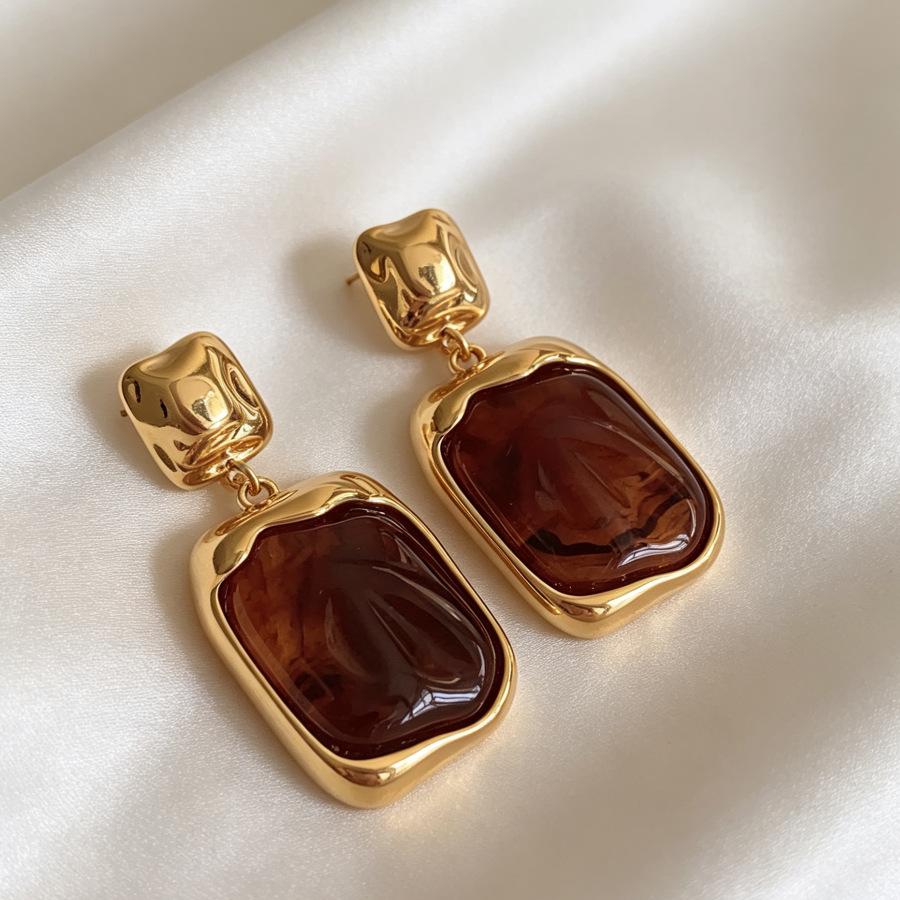 Retro geometric amber earrings women's light luxury high-end fashion versatile earrings niche design earrings