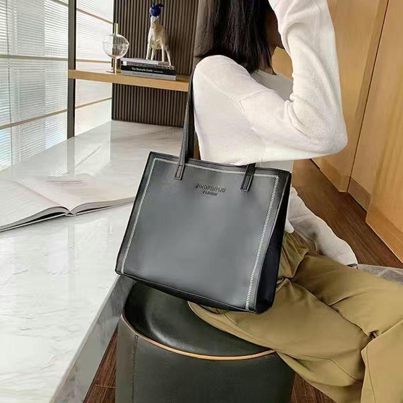 2024 Summer Women's Versatile Western-Style Shoulder Bag - Small, Textured, Trendy, Influencer-Approved.
