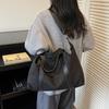 Fashion Single Shoulder Popular Large-capacity Bag, New Trend In Autumn and Winter 2025, Simple Messenger Commuter Tote Bag