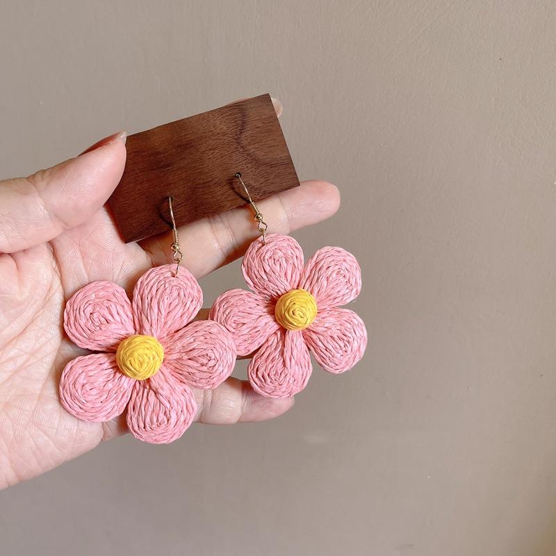Handmade Woven Raffia Straw Sun Flower Drop Earrings for Women Rattan Floral Hanging Colorful Earrings Summer Beach Jewelry