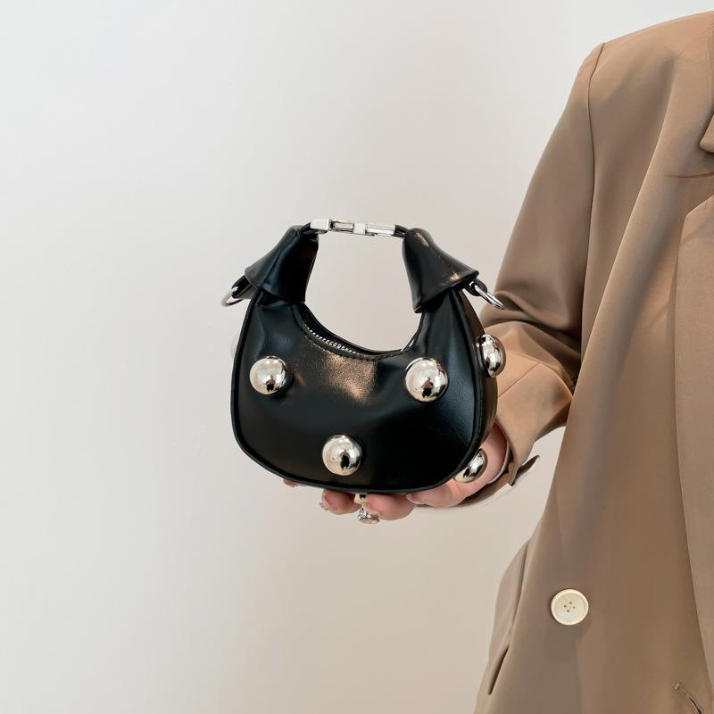 

Модная новая ретро сумка-полумесяц с заклепками, женская нишевая дизайнерская, с продвинутой текстурой, персонализированная повседневная сумка-мессенджер для шопинга чёрный