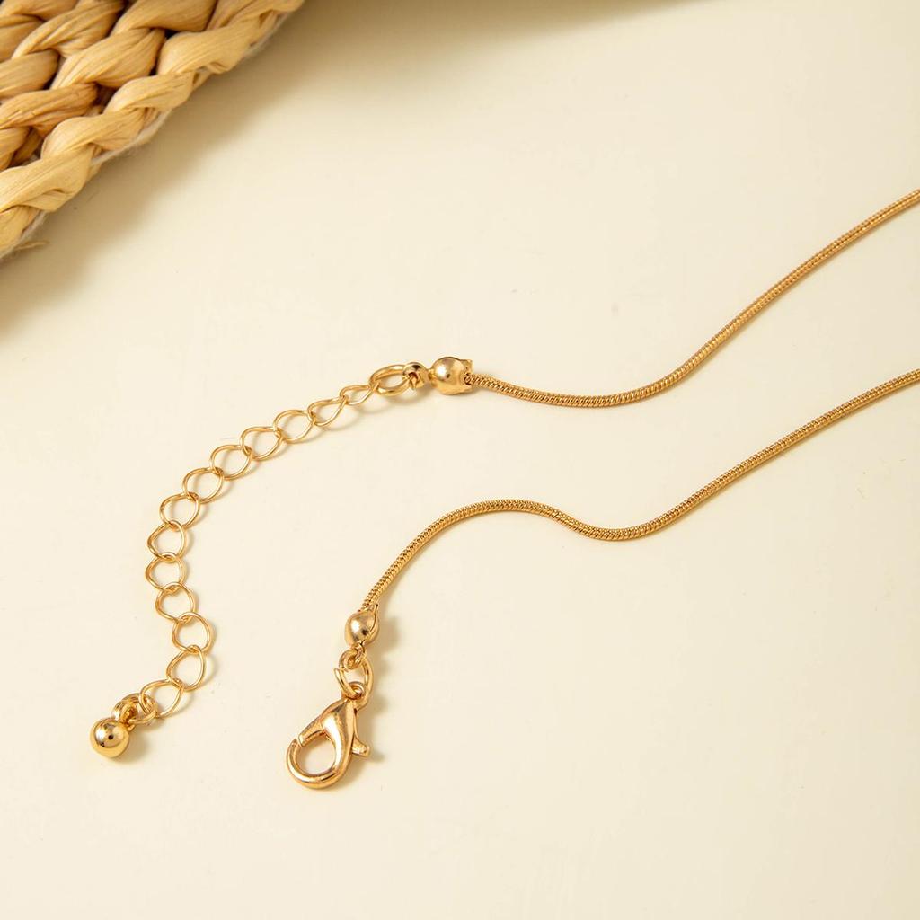 Fashionable and Minimalist Metal Spiral Sun Geometric Pendant Necklace Suitable for Women's Gatherings, Daily Matching Gifts