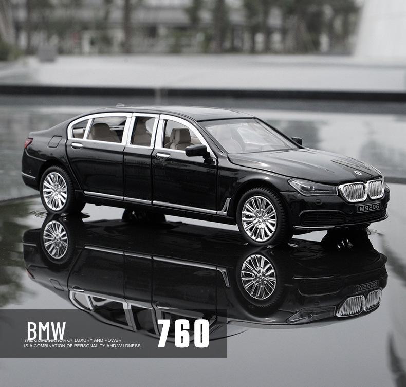 1:24 BMW 760 Extended Six-Door Alloy Model Car with Sound and Light Features
