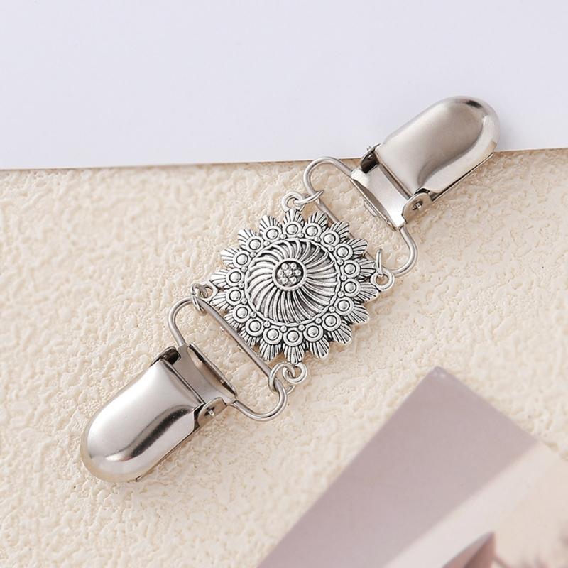 Vintage Flower Sweater Clip Brooch for Women, Hollow Collar Clasp Jewelry with Double Clip Design for Scarves and Coats