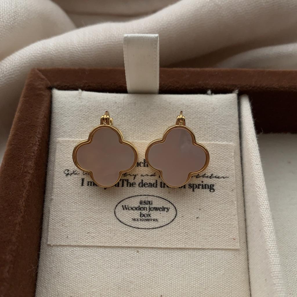 Lucky Clover Earrings Earrings Mother Of Pearl Light Luxury Fashion Personality Minimalist Light Luxury Premium Commuter Earrings