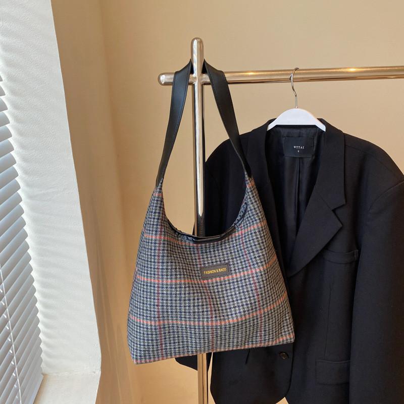 Trendy And Spacious Casual Tote Bag For Women With Unique Vintage Design And Soft Fabric