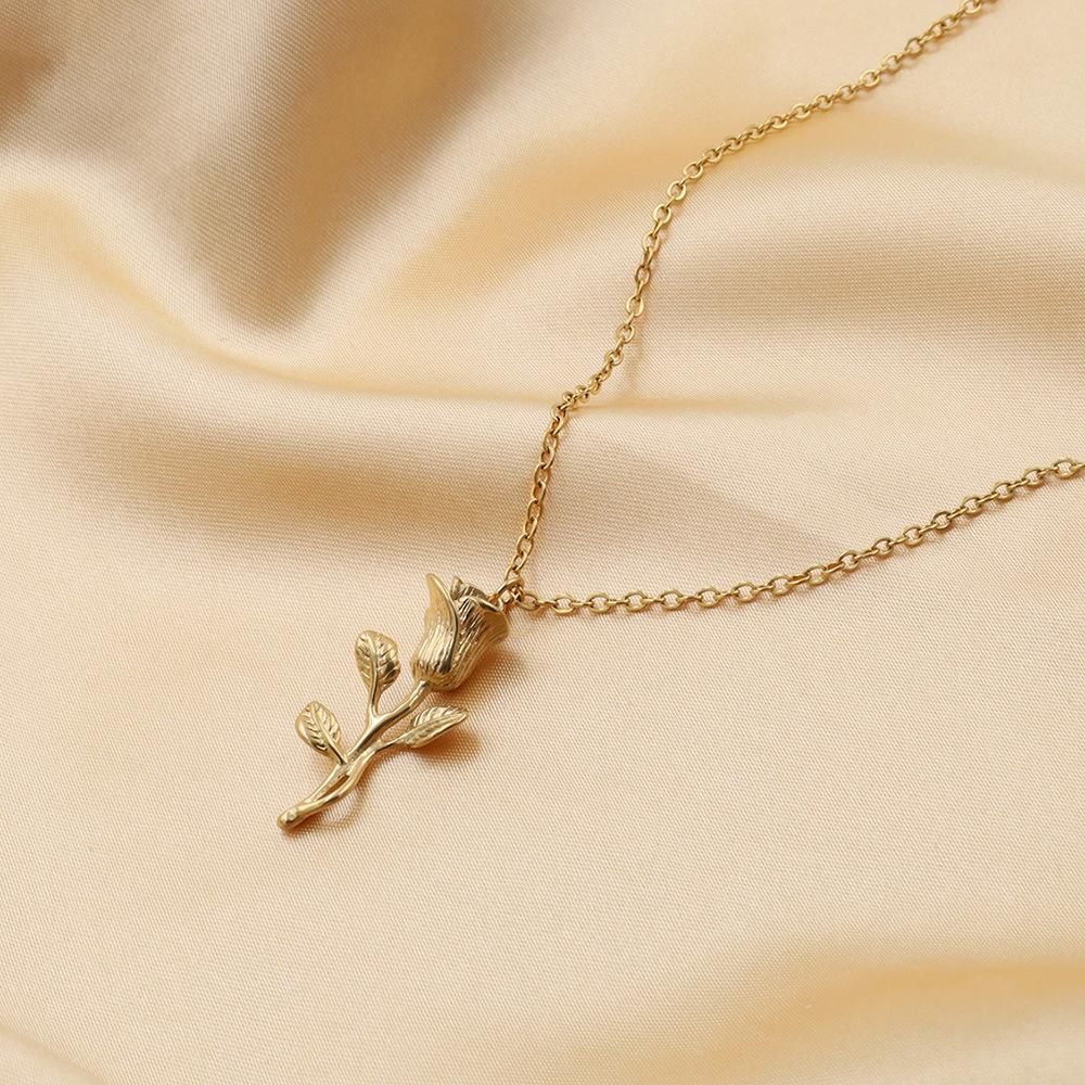Jewelry Personalized Stainless Steel Clavicle Chain Premium 18K Gold Plated Three-Dimensional Rose Pendant Necklace Female Niche