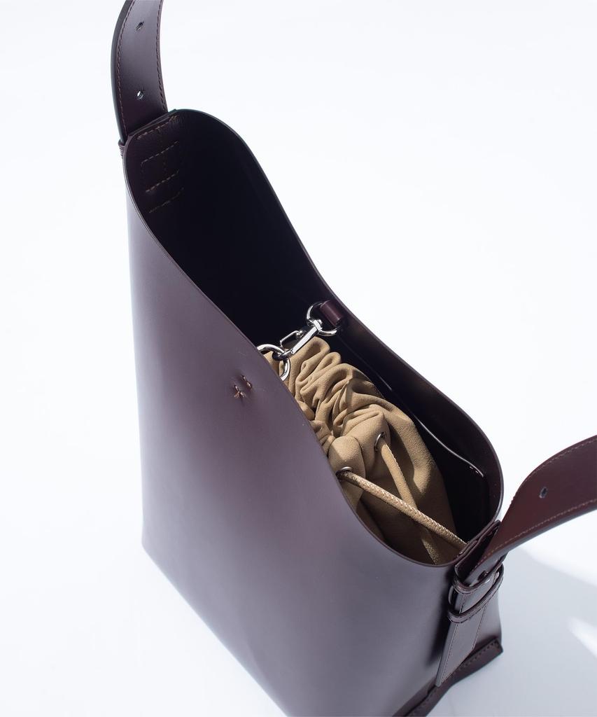 [FCE] TECH-LEDER SCHRÄG GESCHNITTENE TASCHE Wein