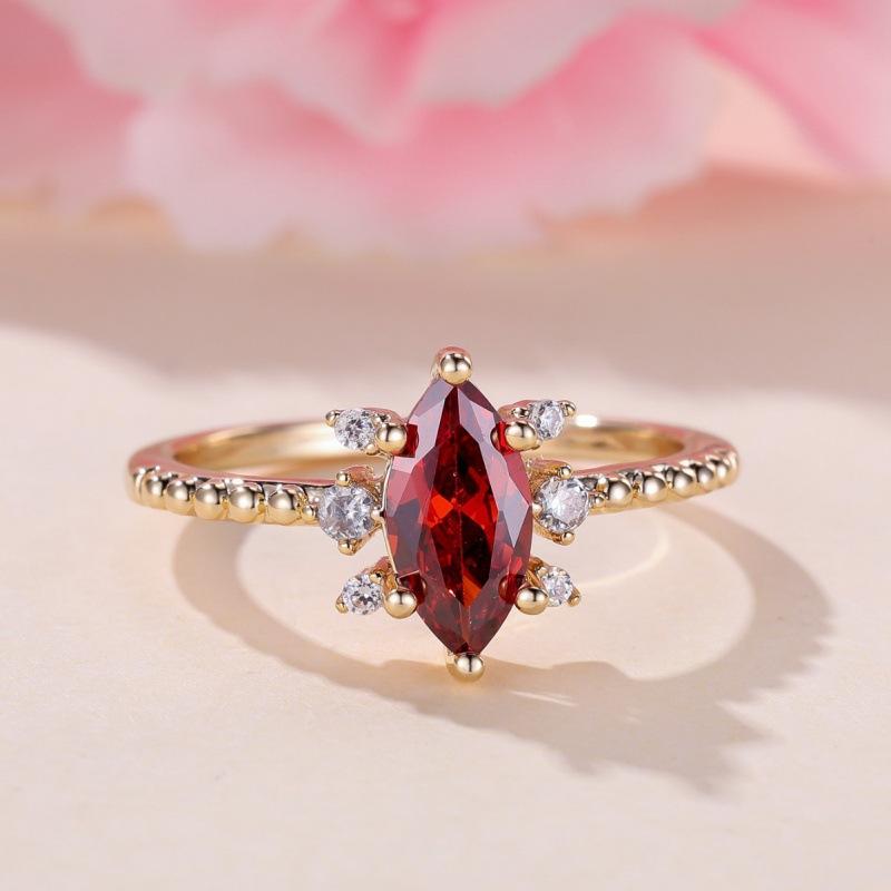 Temperament socialite ring female, super delicate water drop-shaped horse eye edge white diamond ring no. 5