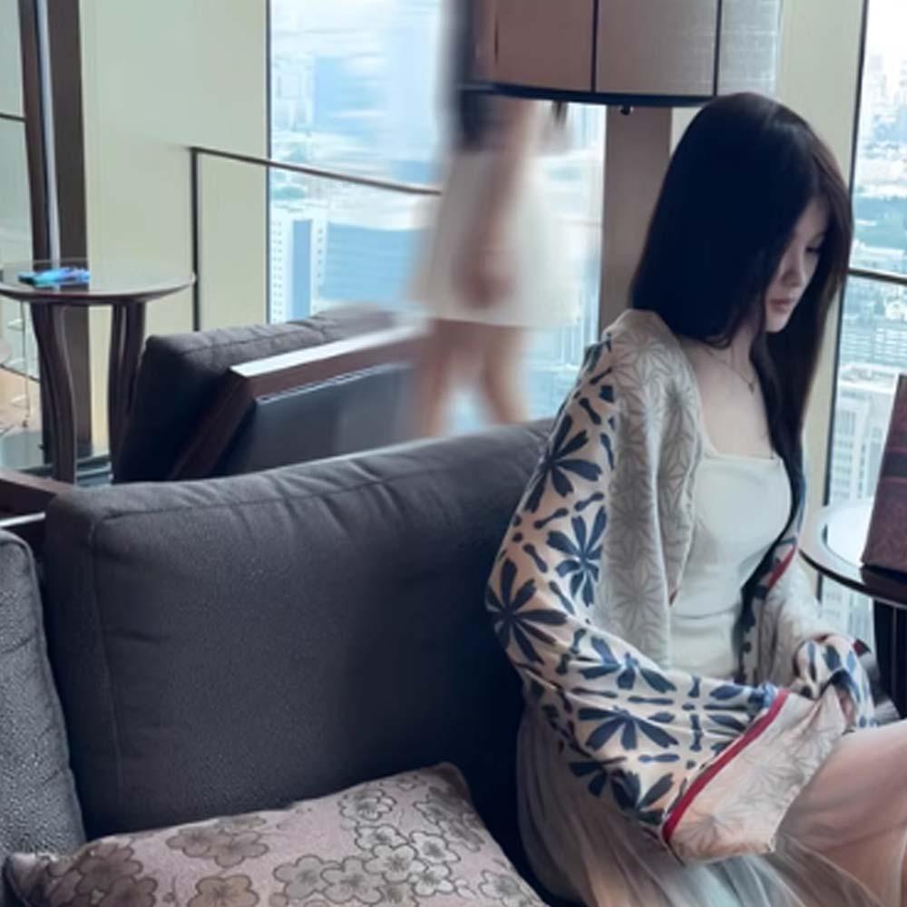 

Breathable Spring Silk Scarf Long Big Pattern Headscarf Clothing Accessories сірий