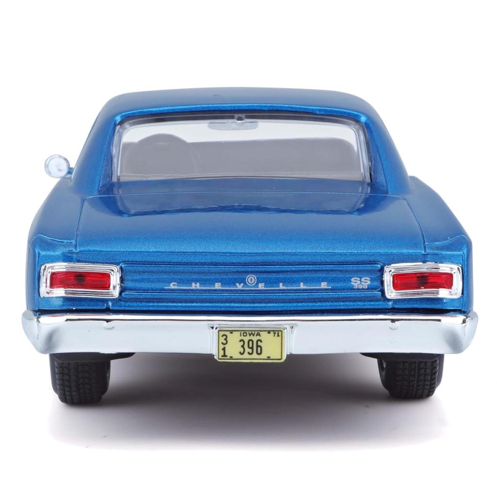 Maisto 1/24 scale diecast model of the 1966 Chevrolet Chevelle SS 396 in blue (product number 31960 BU)