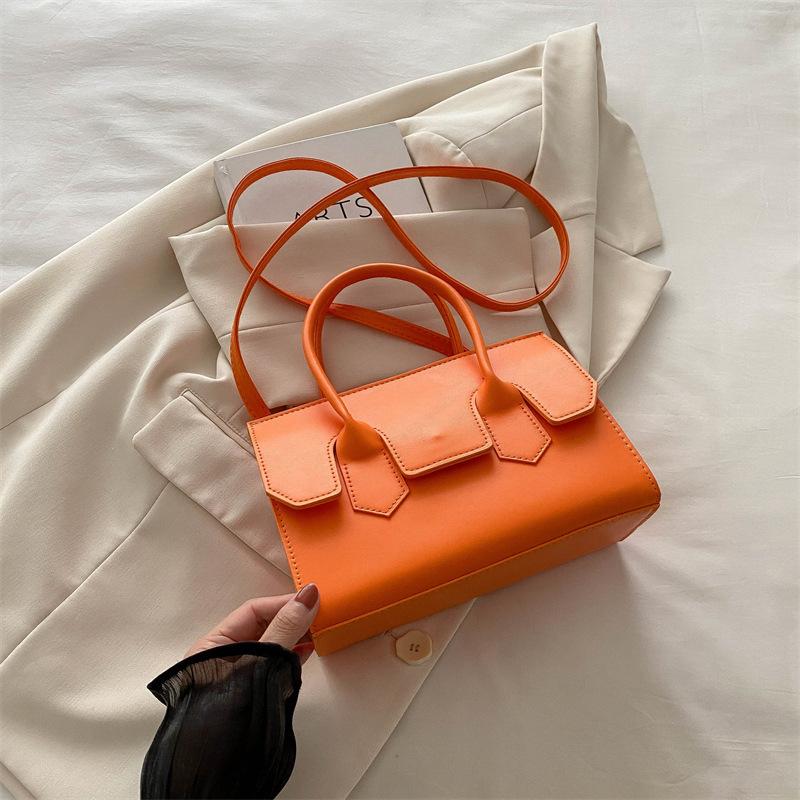 Simple and fashionable single shoulder small square bag women's 2025 autumn new trendy and beautiful niche design popular messenger bag