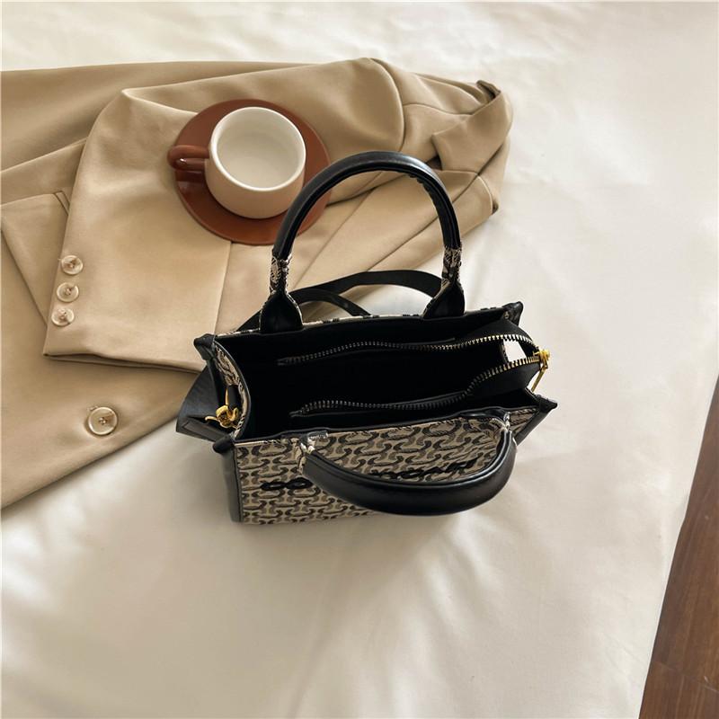 New Fashion Niche Popular Contrasting Color Sheet Music Bag Portable Shoulder Crossbody Trendy Women's Bag