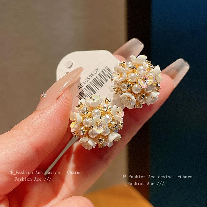 Silver needle flower pearl stud earrings niche fashion design earrings light luxury temperament high sense retro earrings