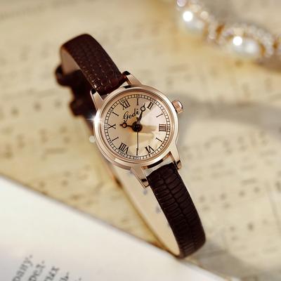 Neue Damenuhr Nischen-Retro-Römische Gürteluhr Kleine und exquisite literarische Damenuhr mit kleinem Zifferblatt aus zweiter Hand